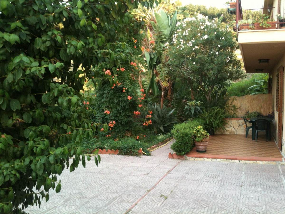 Stanza In Villa Con Giardino Vista Mare Cefalú Exterior foto